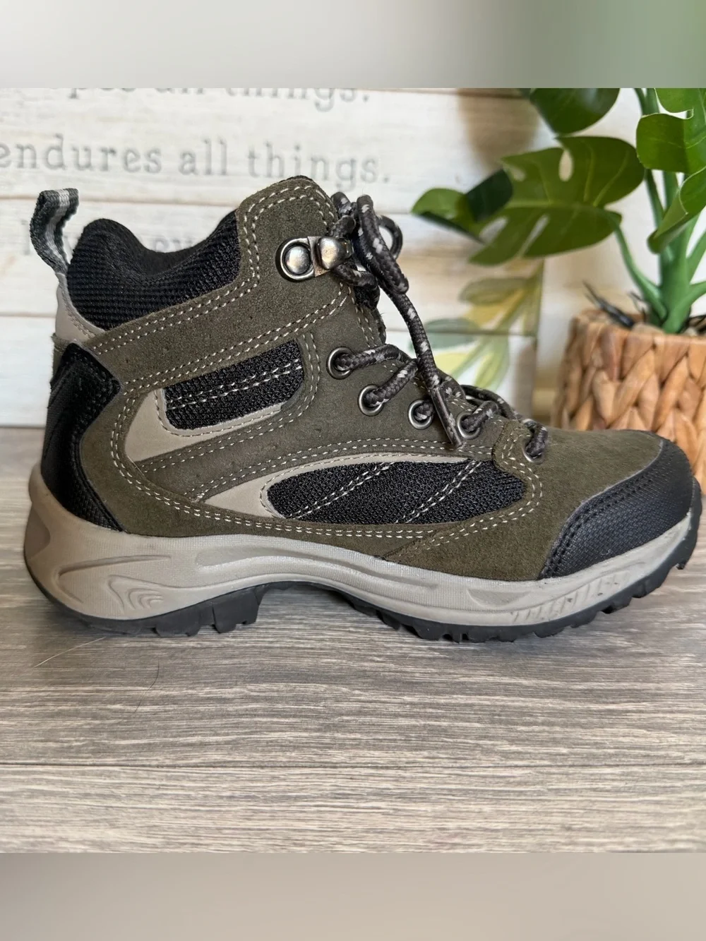 Denali Kids Olive Green and Black Hiking Boots